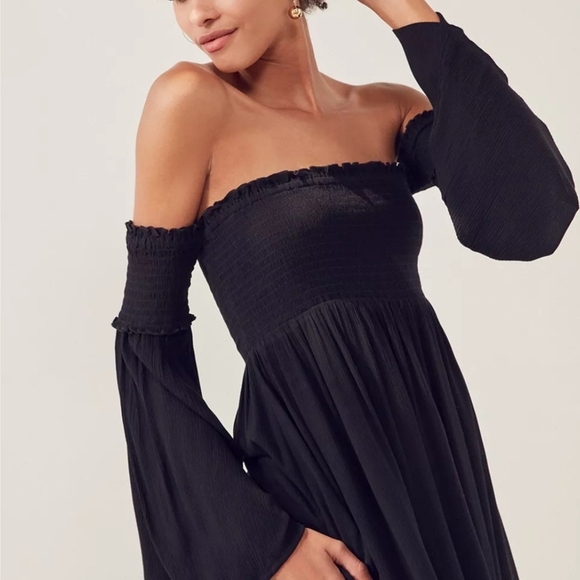 Elegant Black Off-Shoulder Skirt - Picture 5 of 6